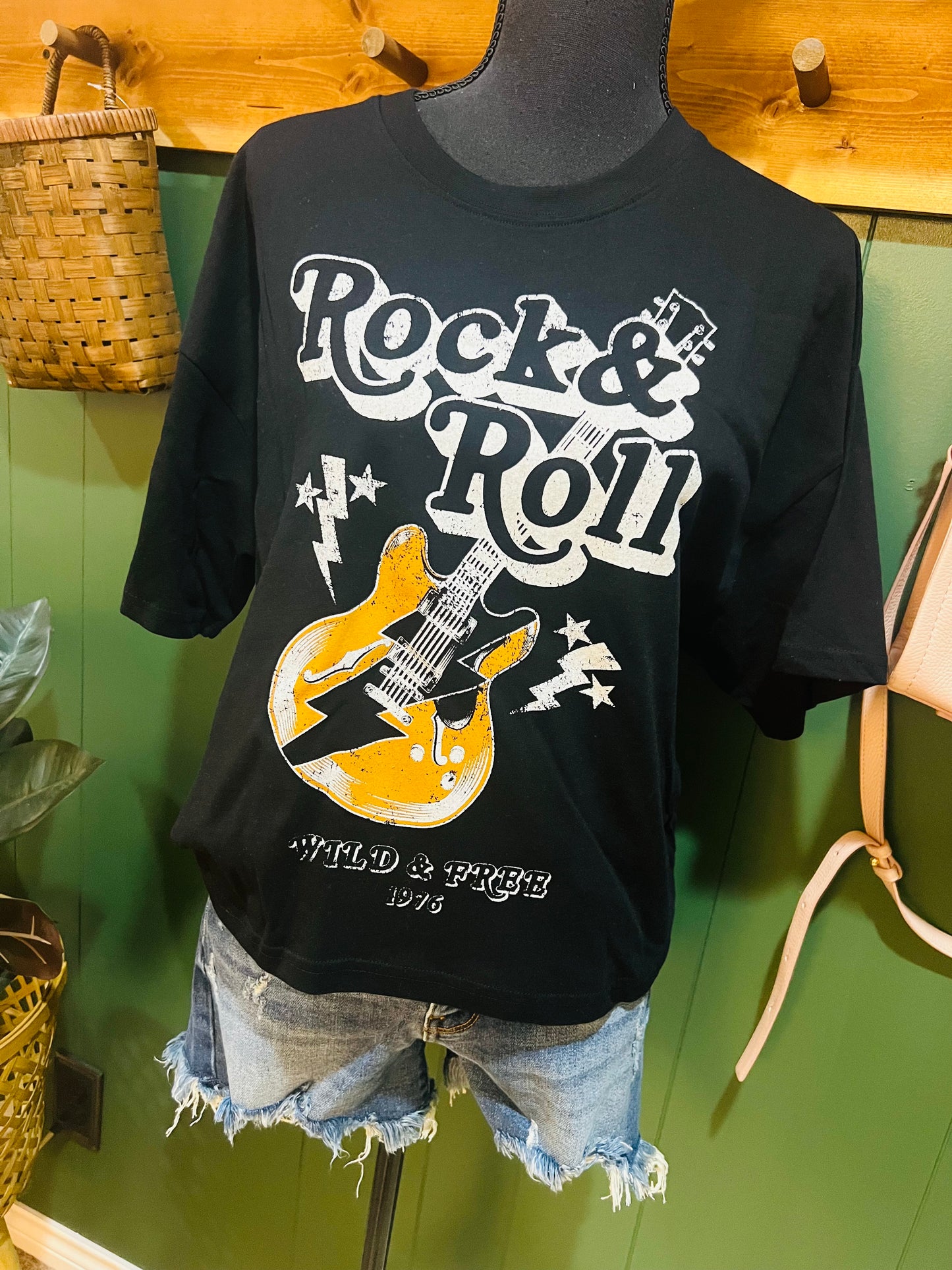 ROCK & ROLL CROP GRAPHIC