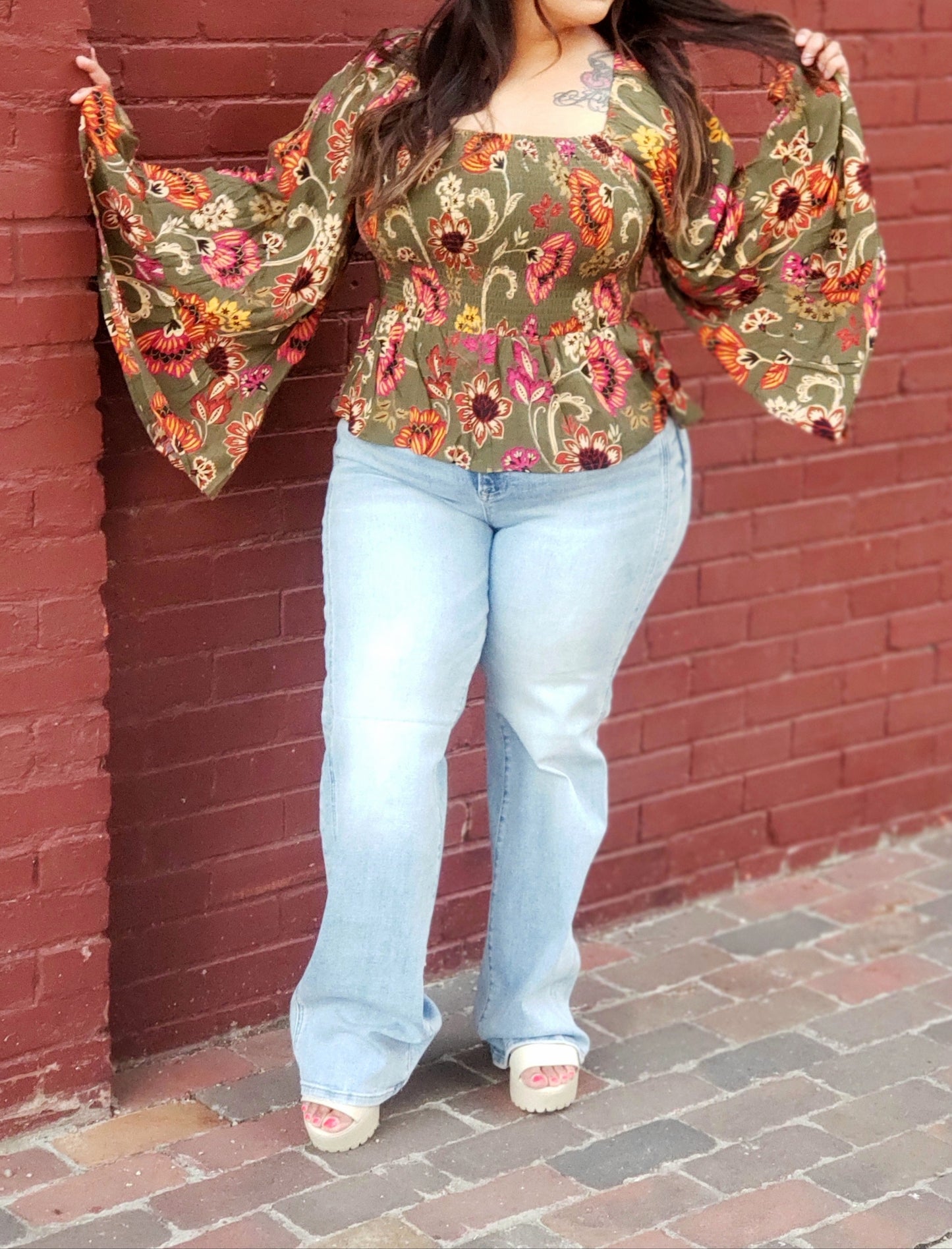 FLORAL SMOCKED BELL SLEEVE TOP