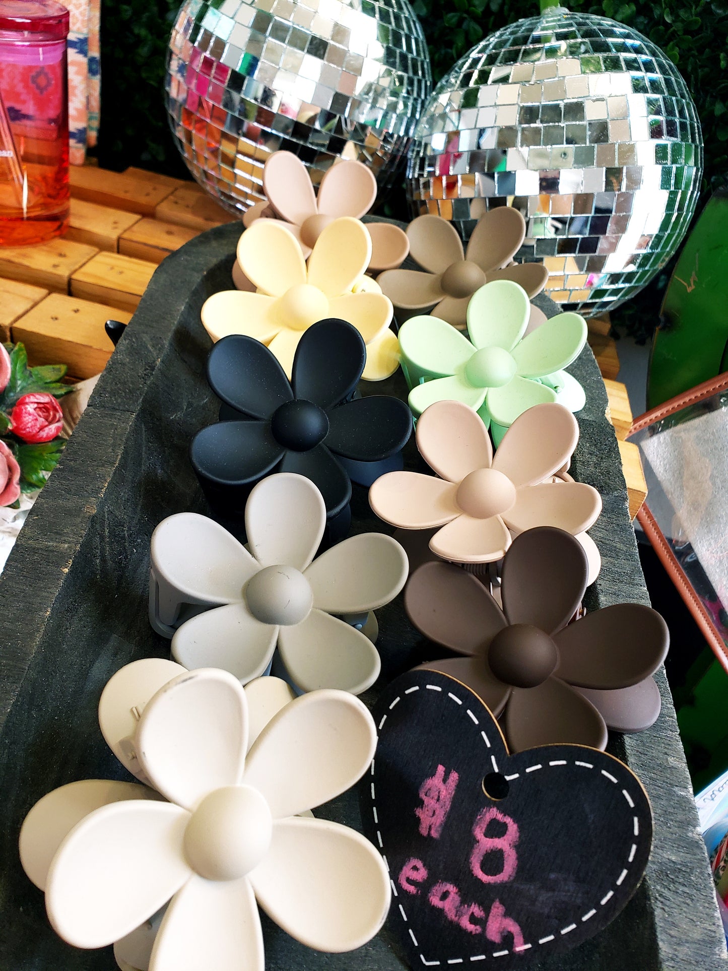NEUTRAL DAISY HAIR CLIPS