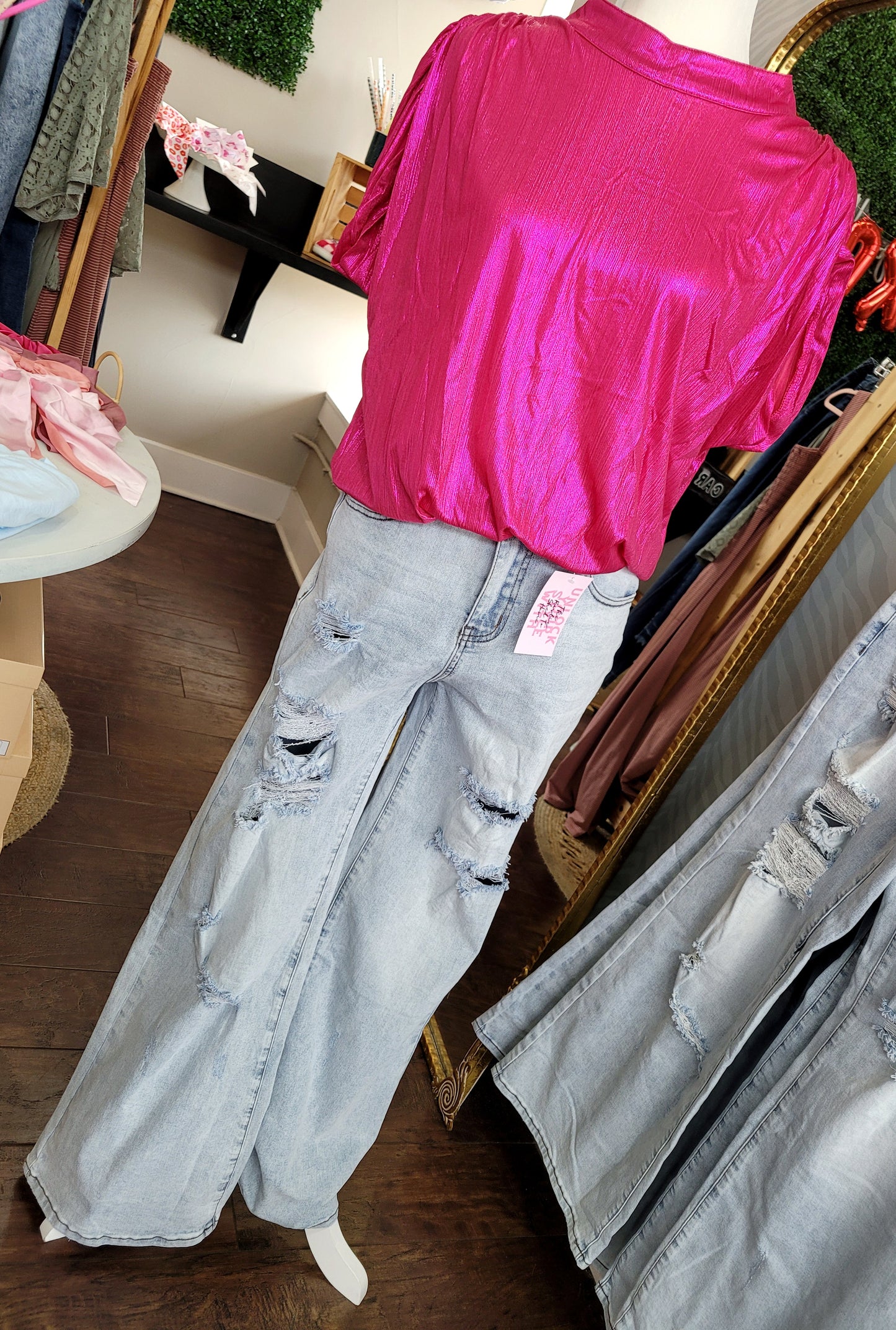 LT WASH DISTRESSED HI WAIST JEANS