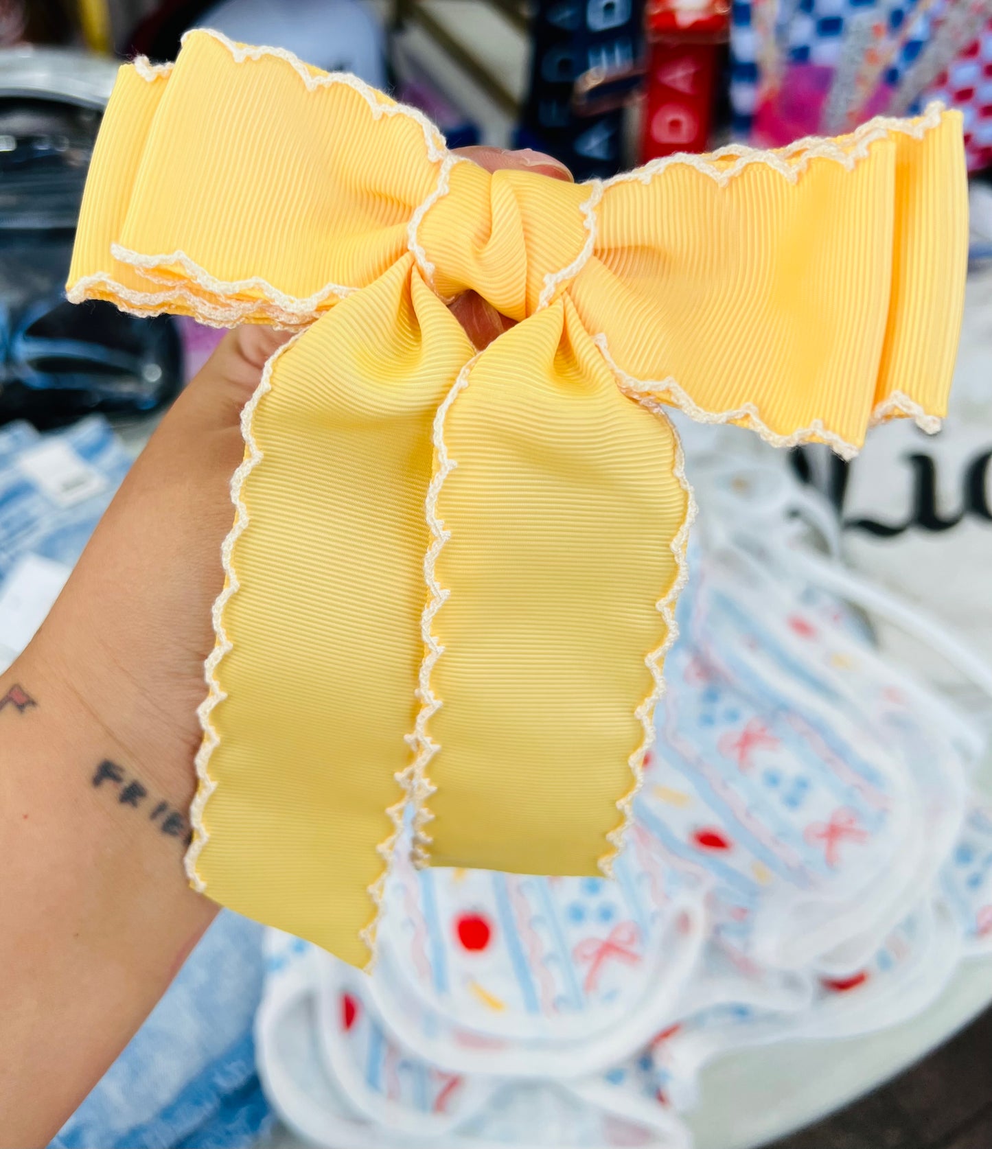 YELLOW SCALLOP BOW