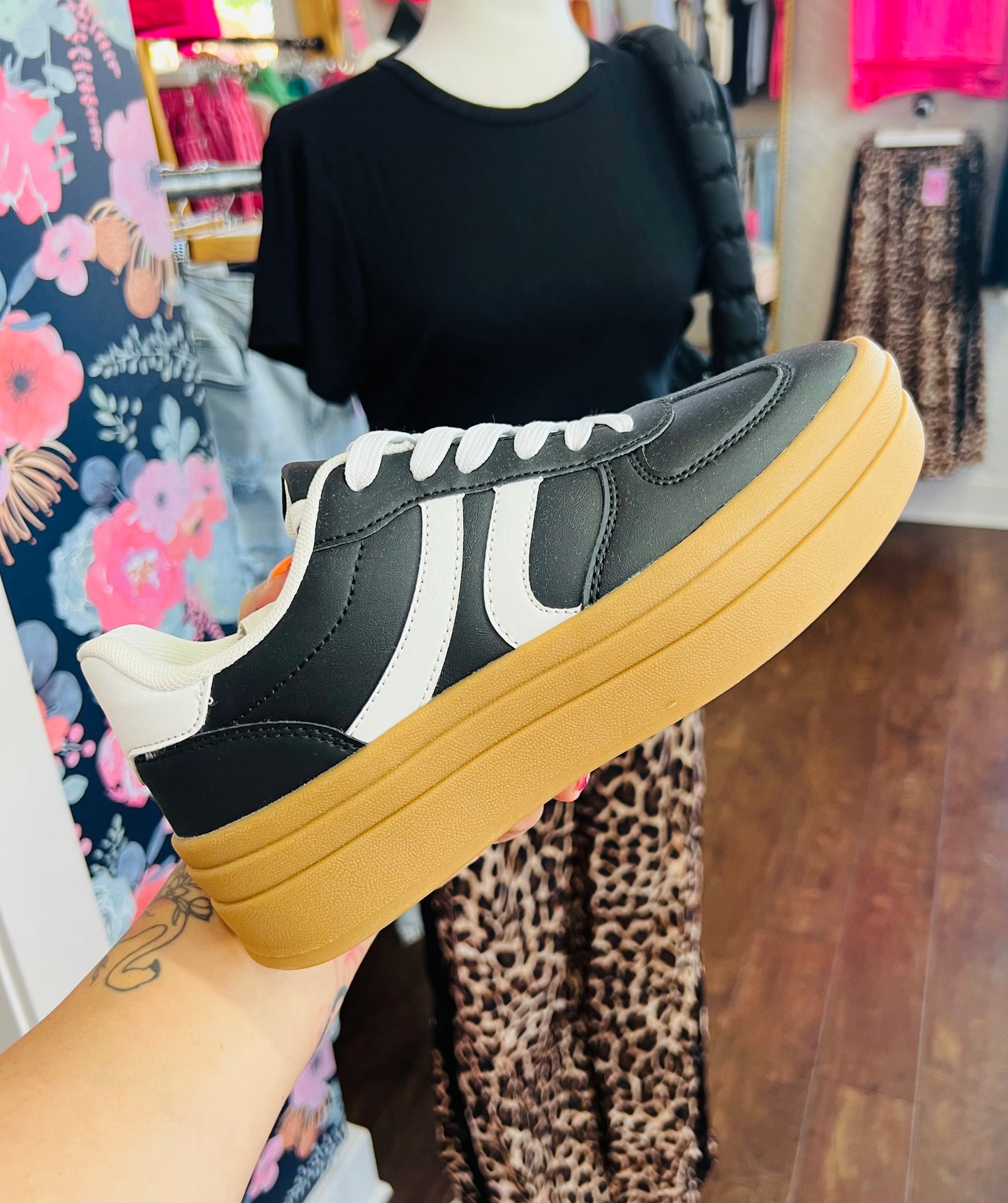 BLACK DOUBLE STRIPE PLATFORM