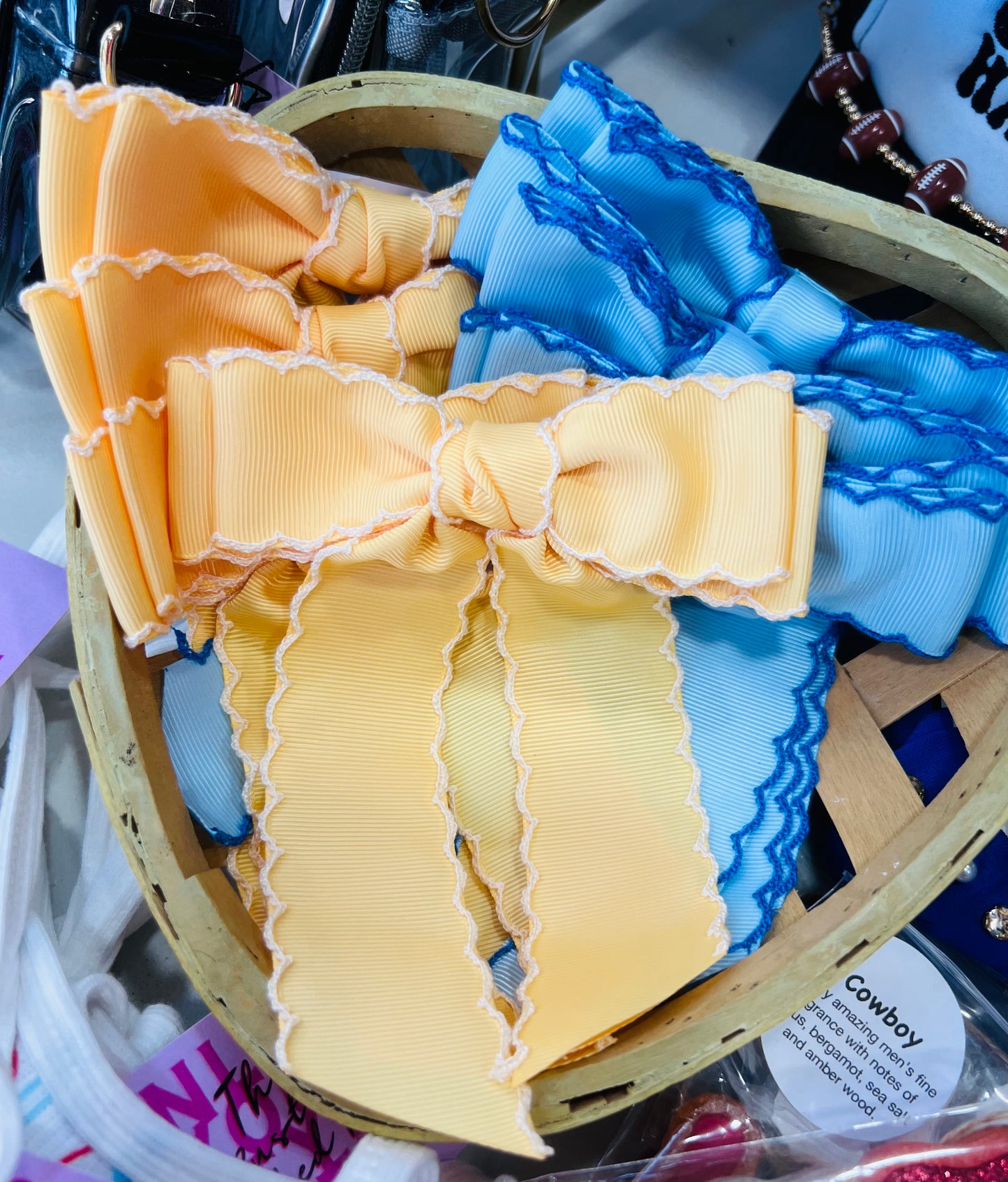 BLUE SCALLOP BOW