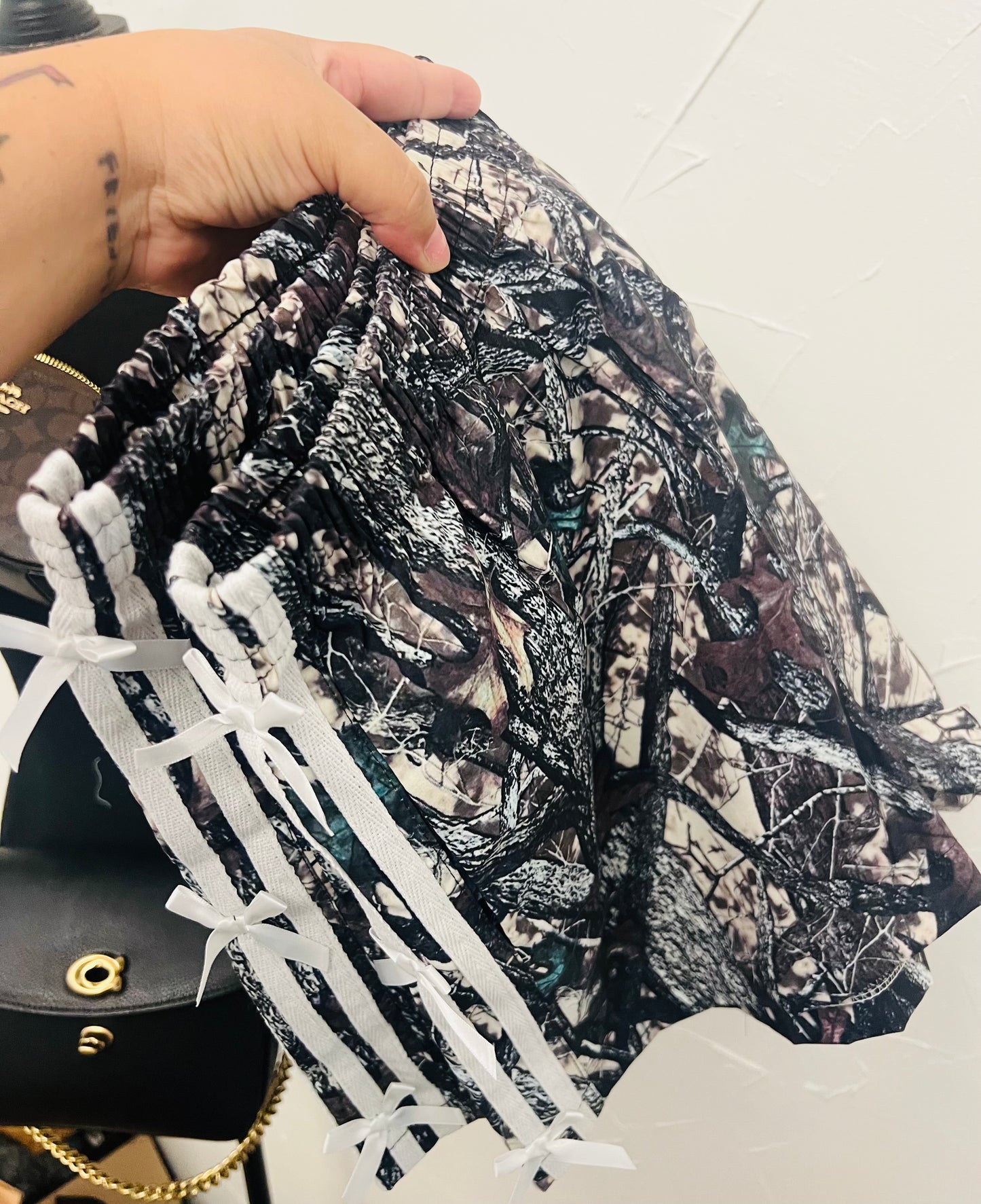 CAMO BOW STRIPES SHORTS