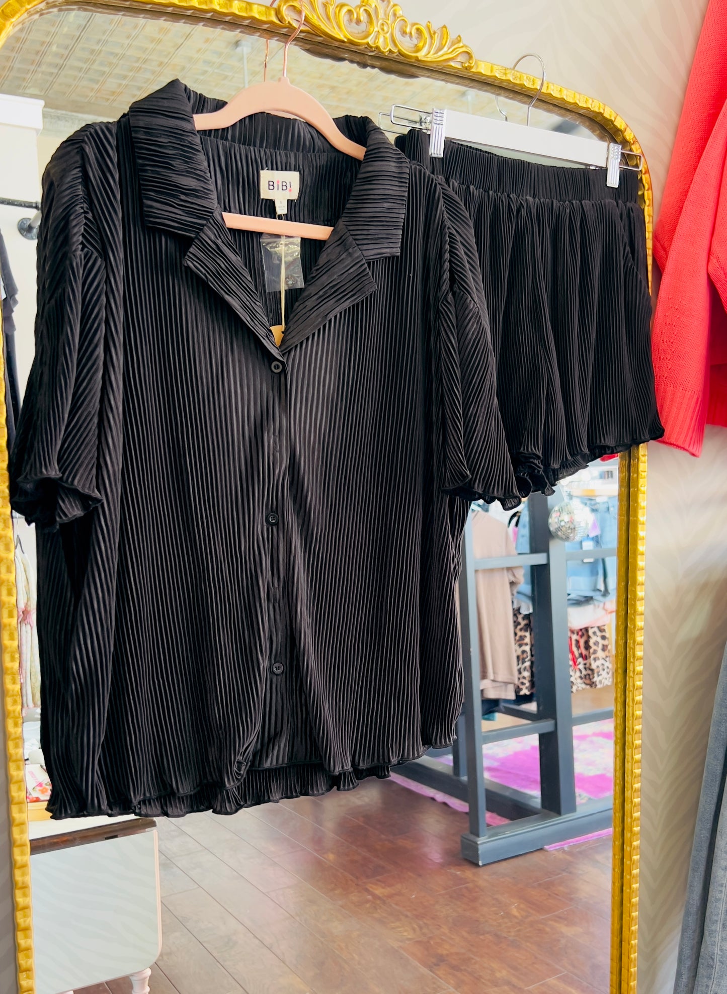 BLACK ACCORDIAN PLEATED SET