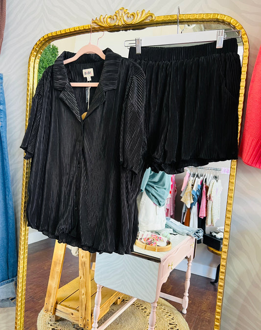 BLACK ACCORDIAN PLEATED SET