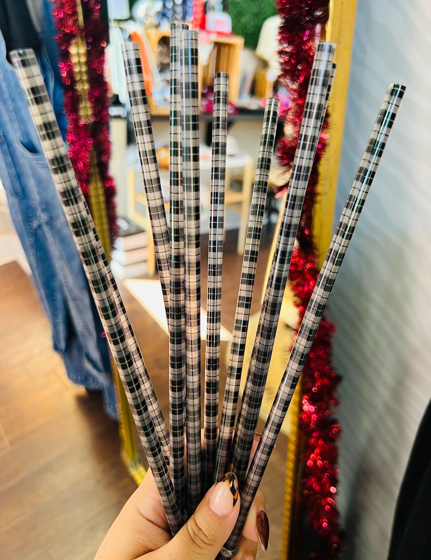 BLACK PLAID STRAW