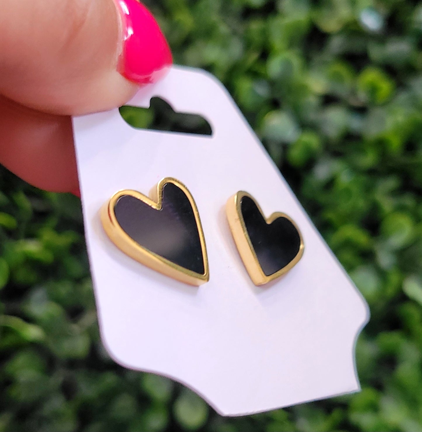 BLACK HEART STUDS