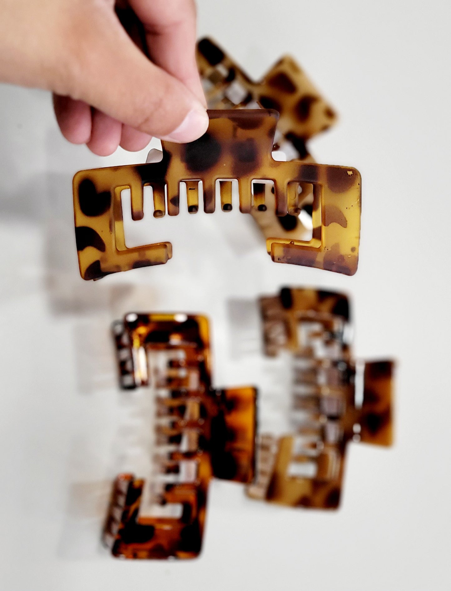 MULTI TORTOISE TRUCKER HAT CLAW CLIPS
