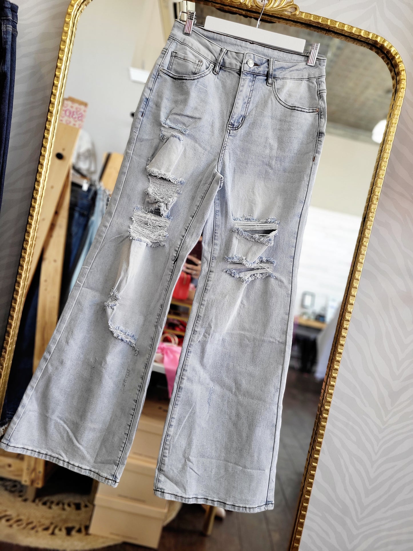 LT WASH DISTRESSED HI WAIST JEANS