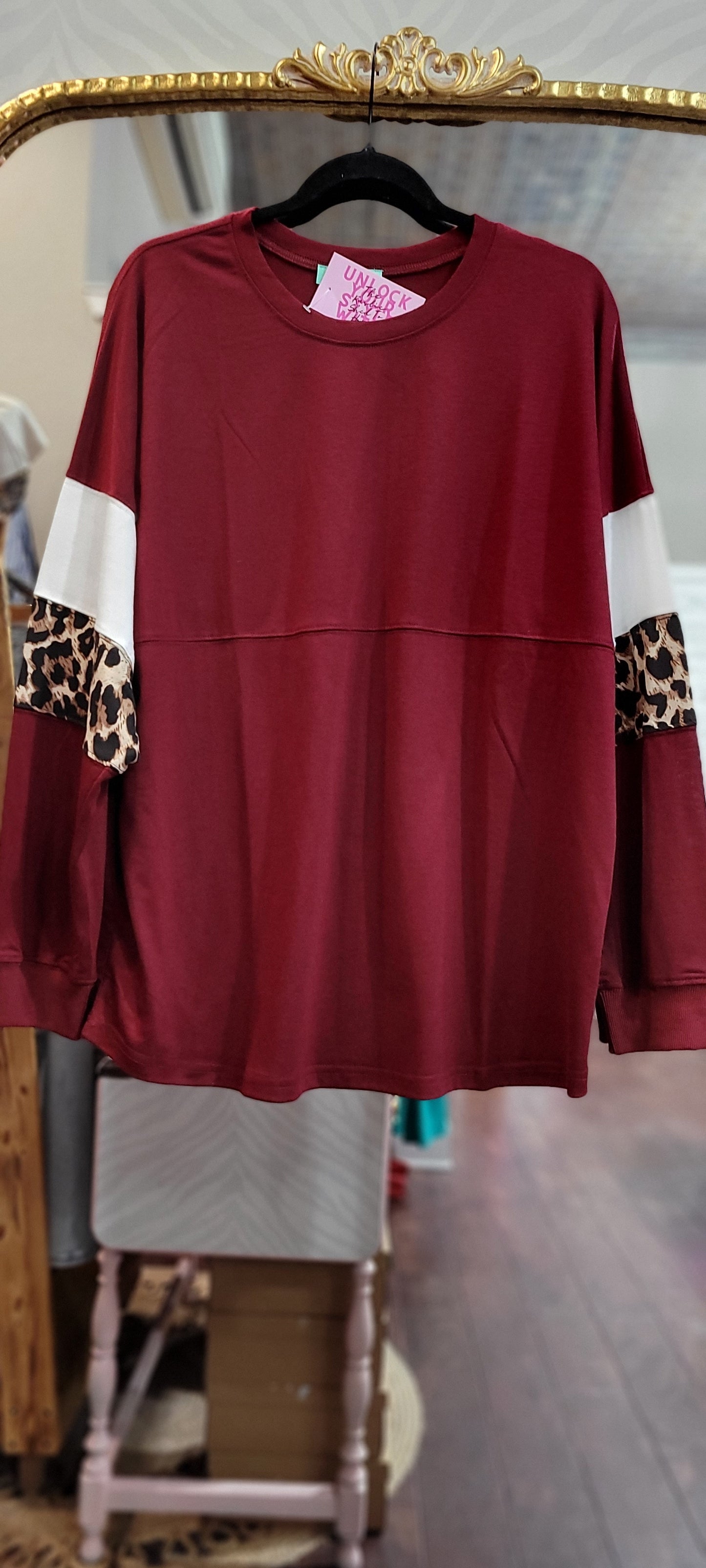MAROON LEO TOP