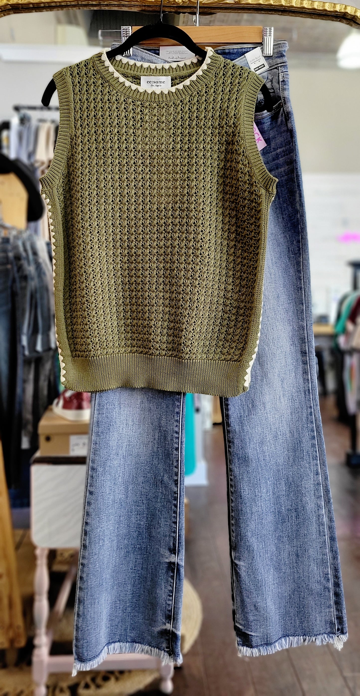 SCALLOPED TRIM SLEEVELESS SWEATER