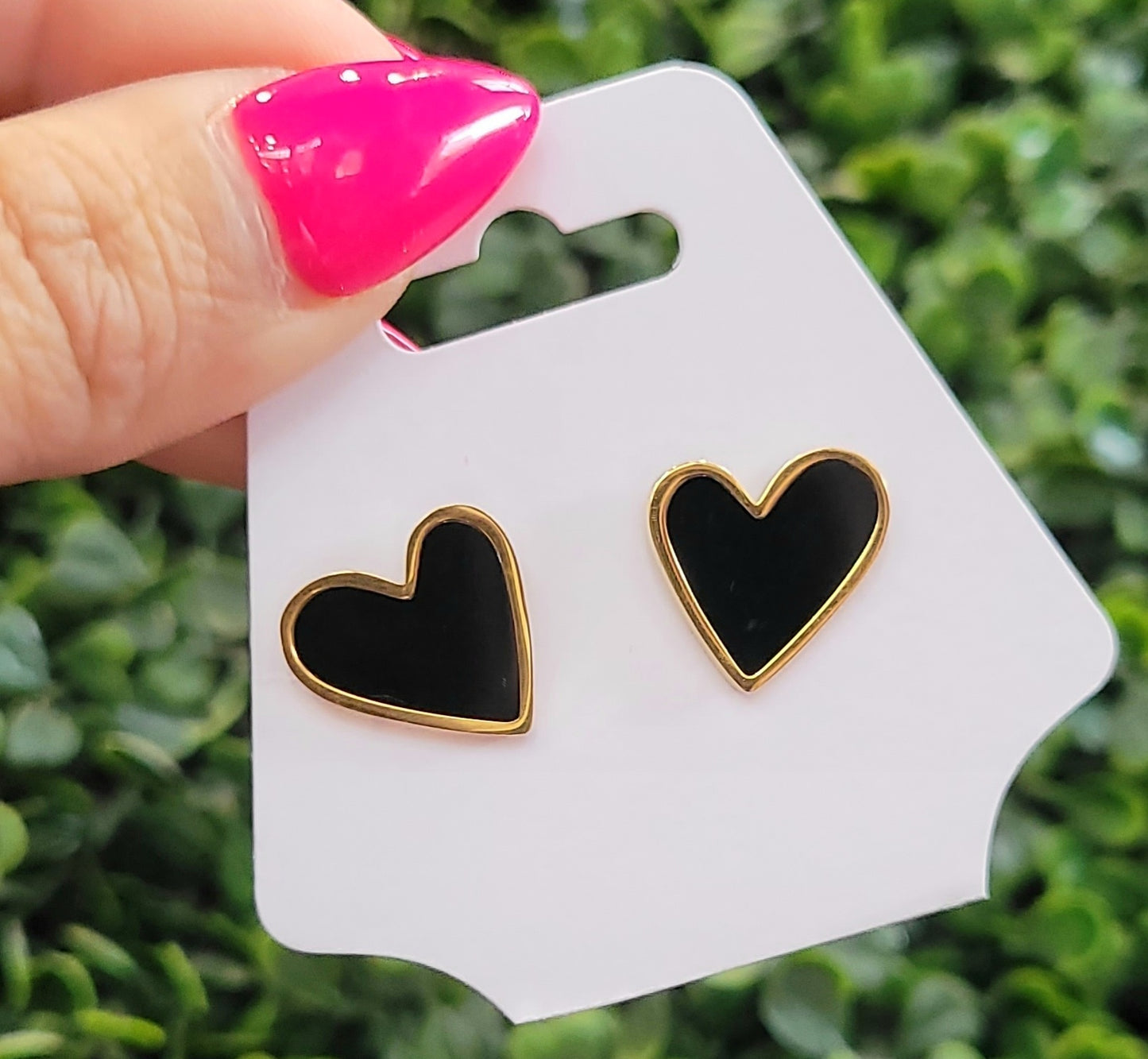 BLACK HEART STUDS