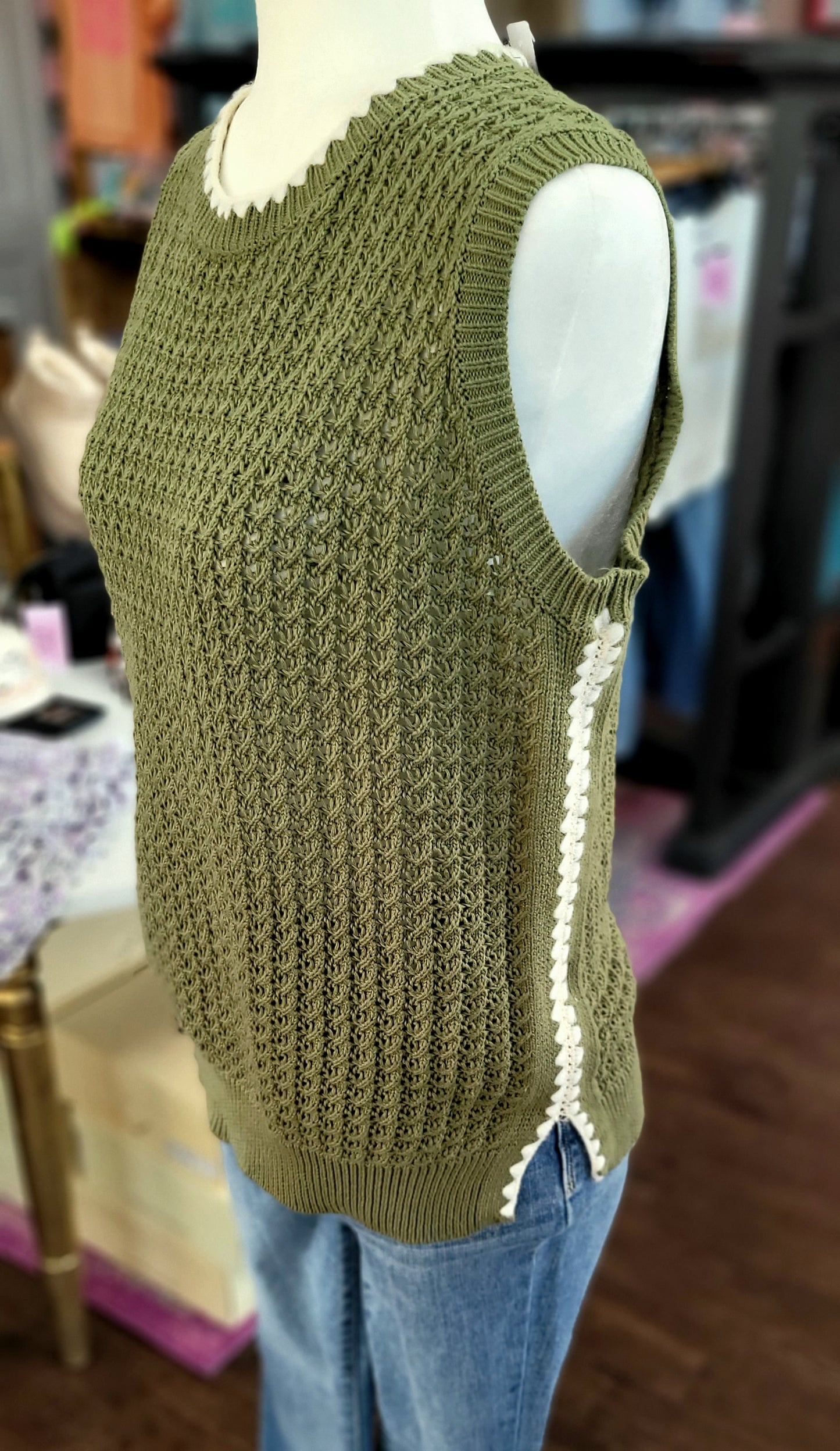 SCALLOPED TRIM SLEEVELESS SWEATER