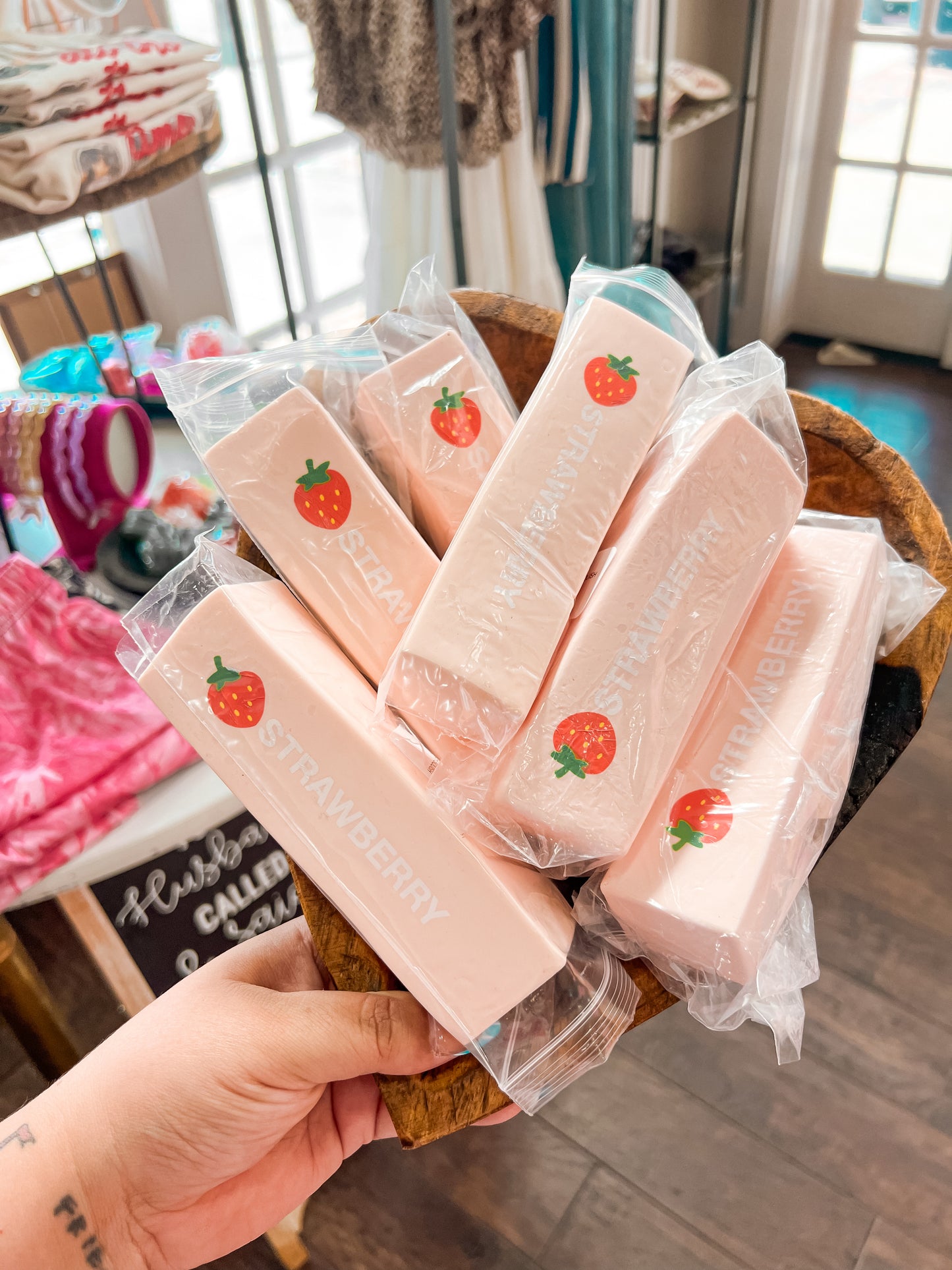 STRAWBERRY BUTTER SQUISH