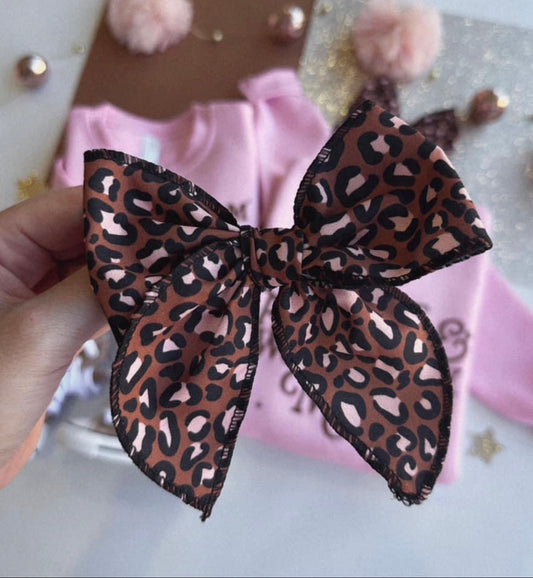 BROWN LEO BOW