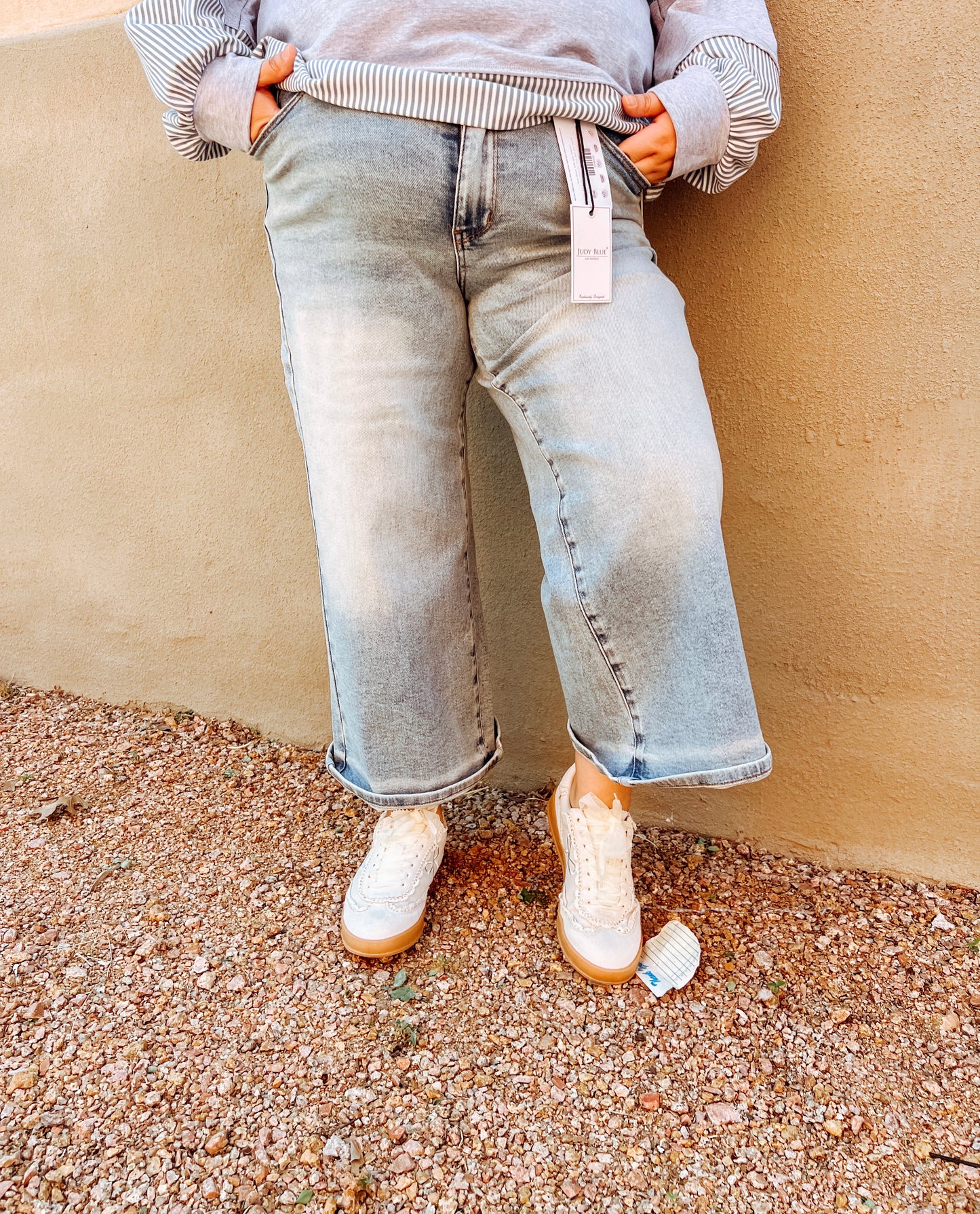 MID RISE WIDE CROP JEANS