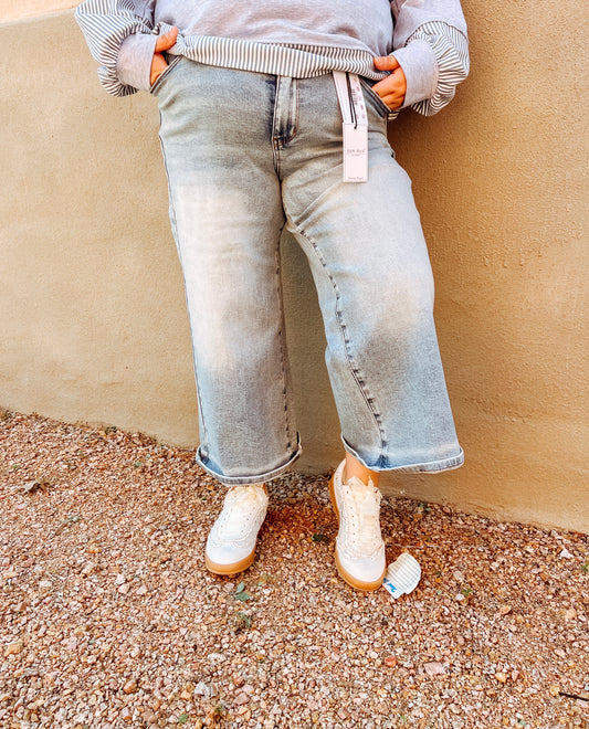 MID RISE WIDE CROP JEANS