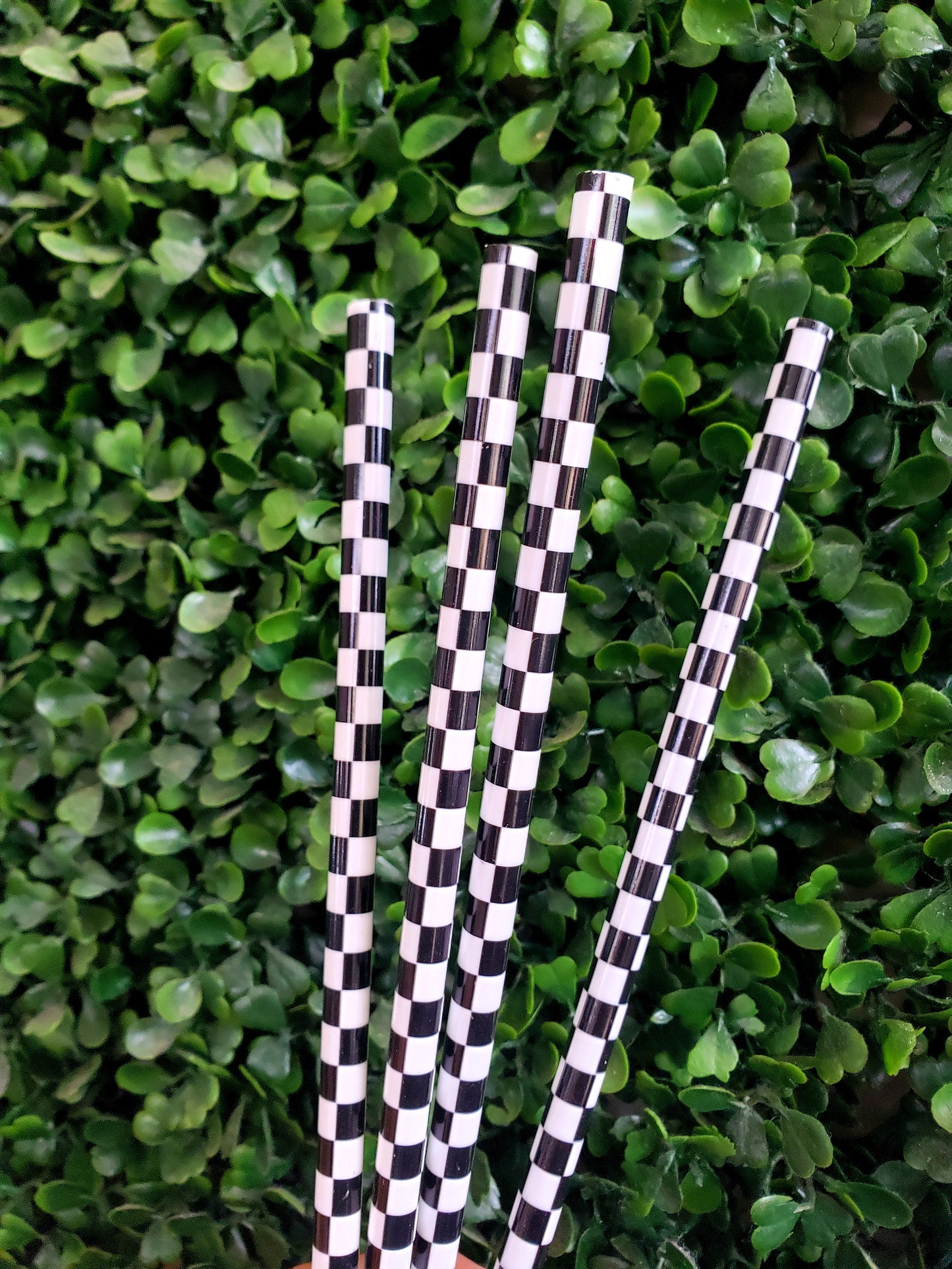 CHECKERED STRAWS