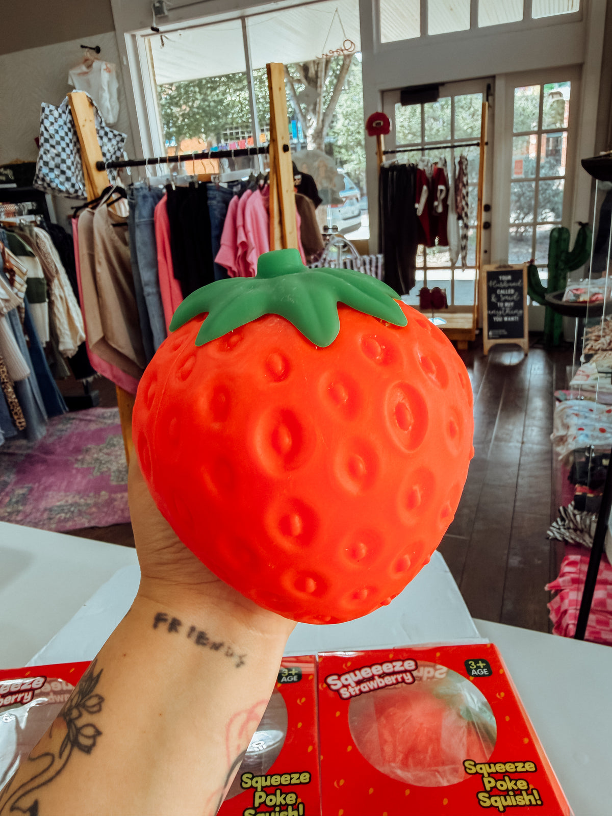 STRAWBERRY SQUISH LARGE
