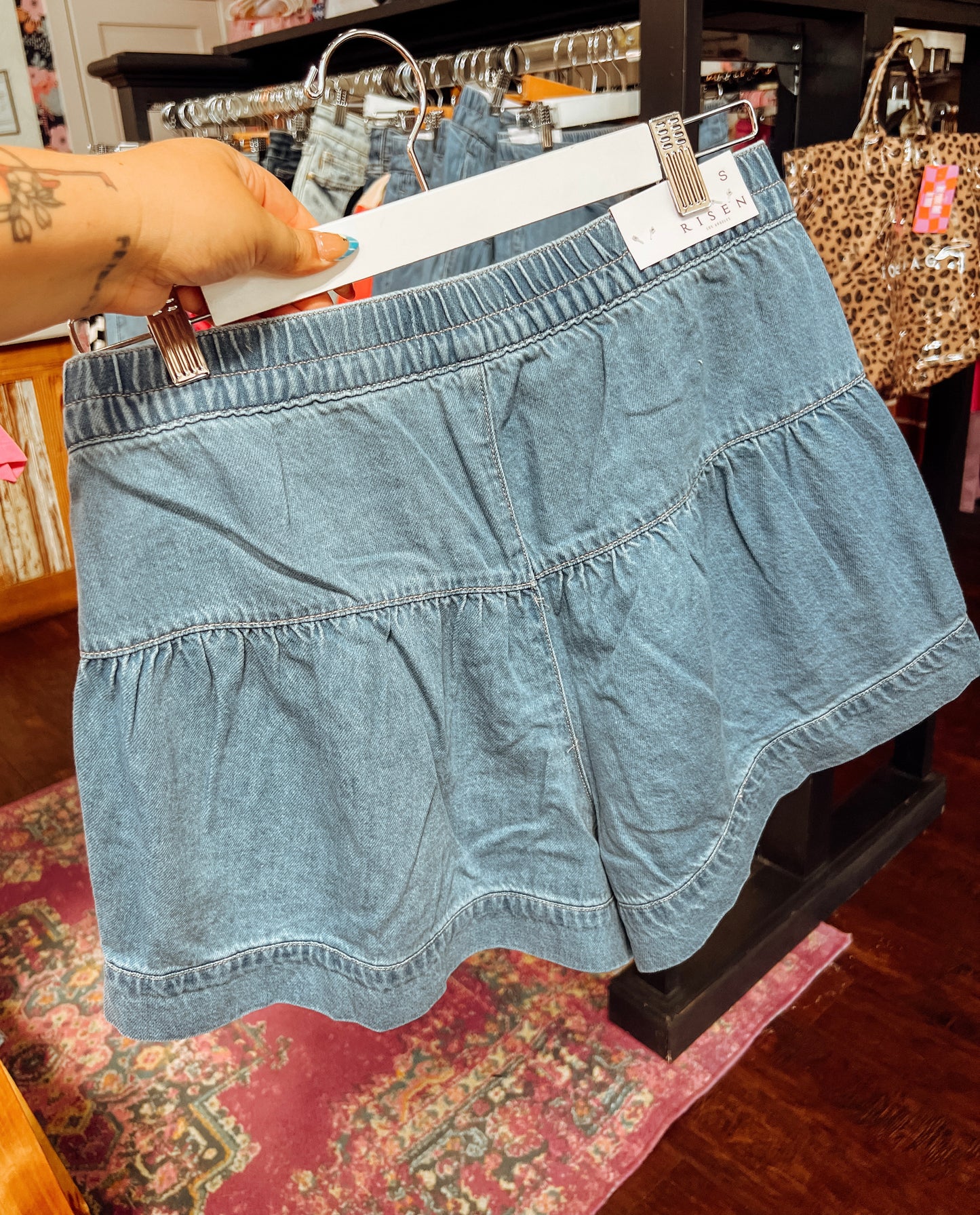 RISEN SLOUCHY SHORTS