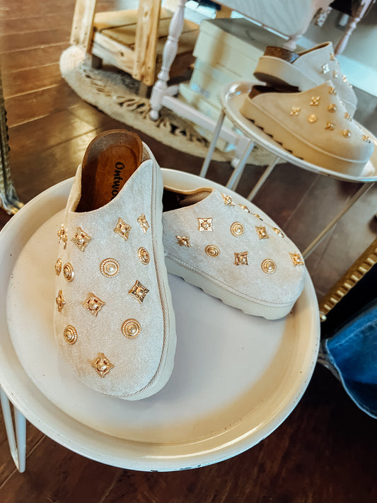 SUNDAY EMBLISHED SLIDE