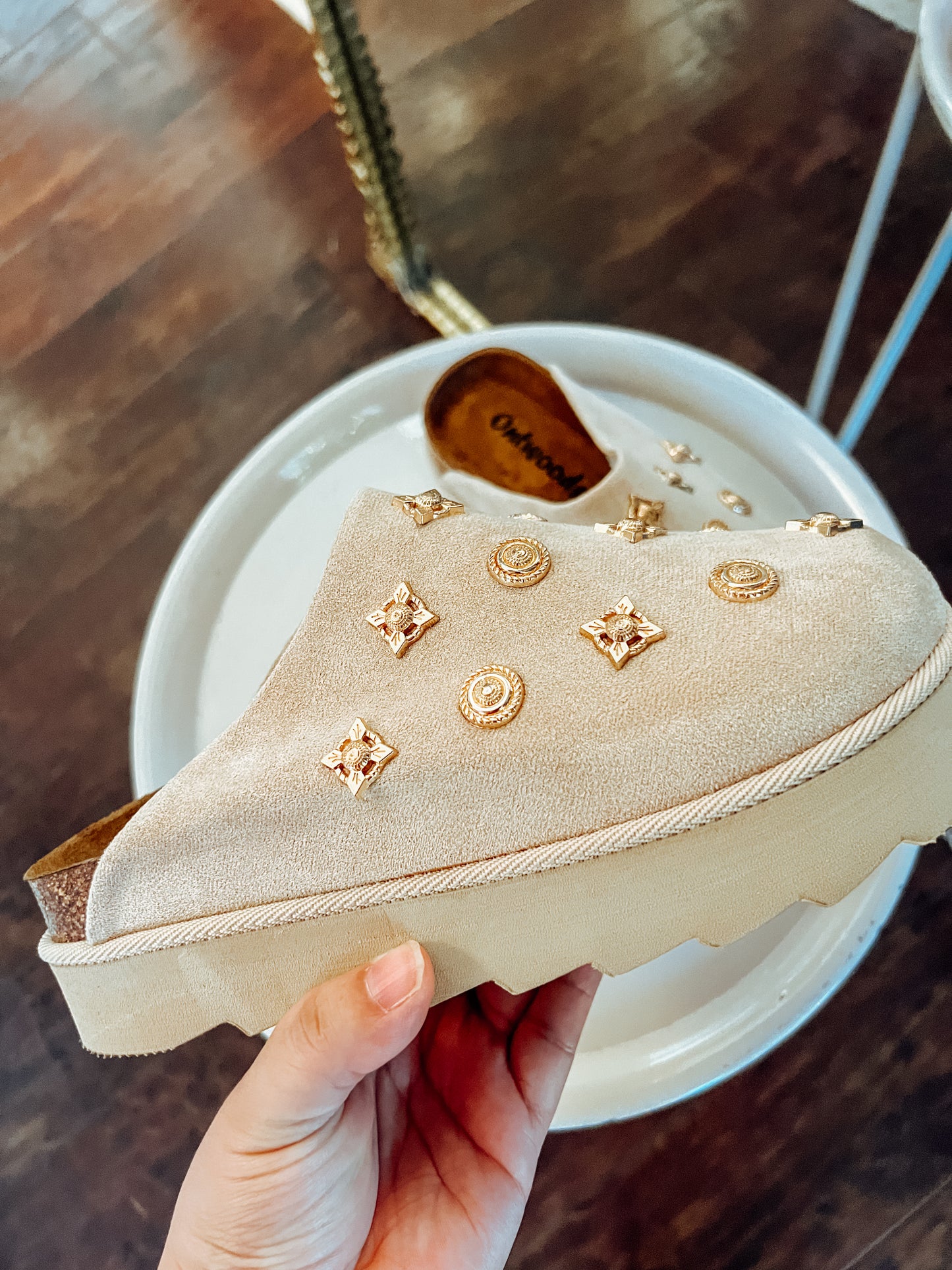 SUNDAY EMBLISHED SLIDE