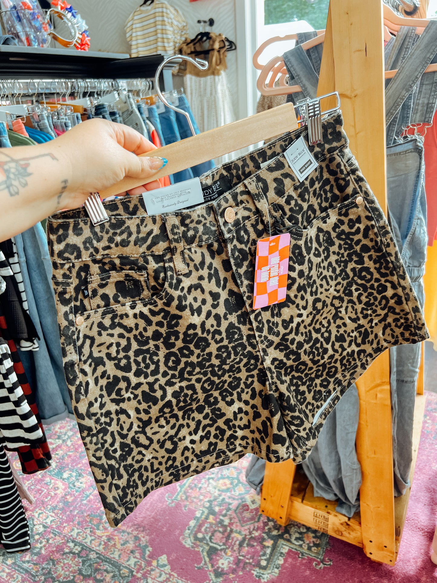 JB HW LEOPARD SHORTS