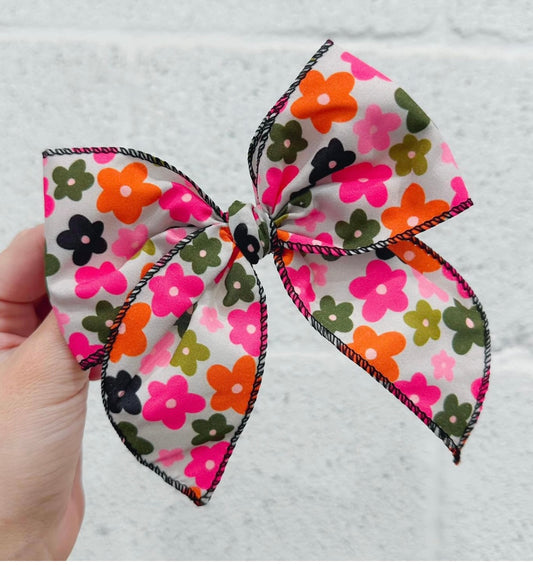 GREEN MULTI FLOWER BOW