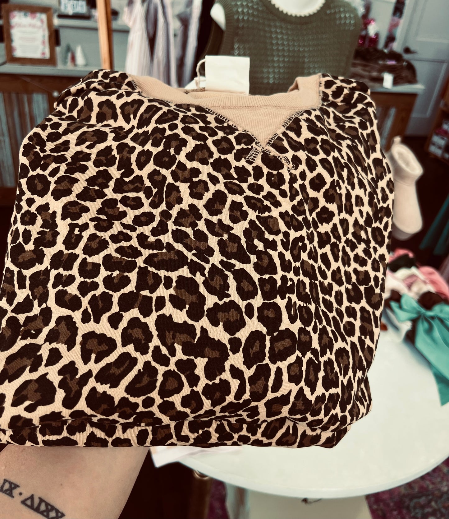 LEOPARD KNIT CASUAL TOP