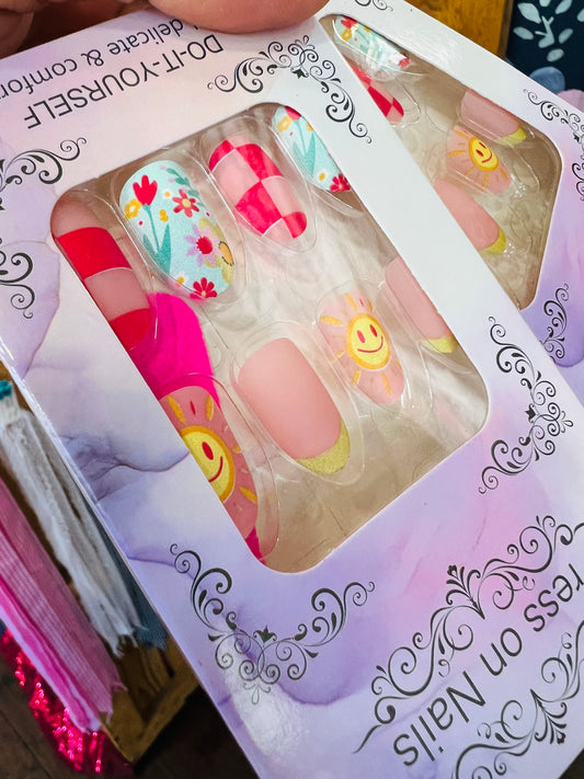 SUNNY DAY NAIL PRESS ON