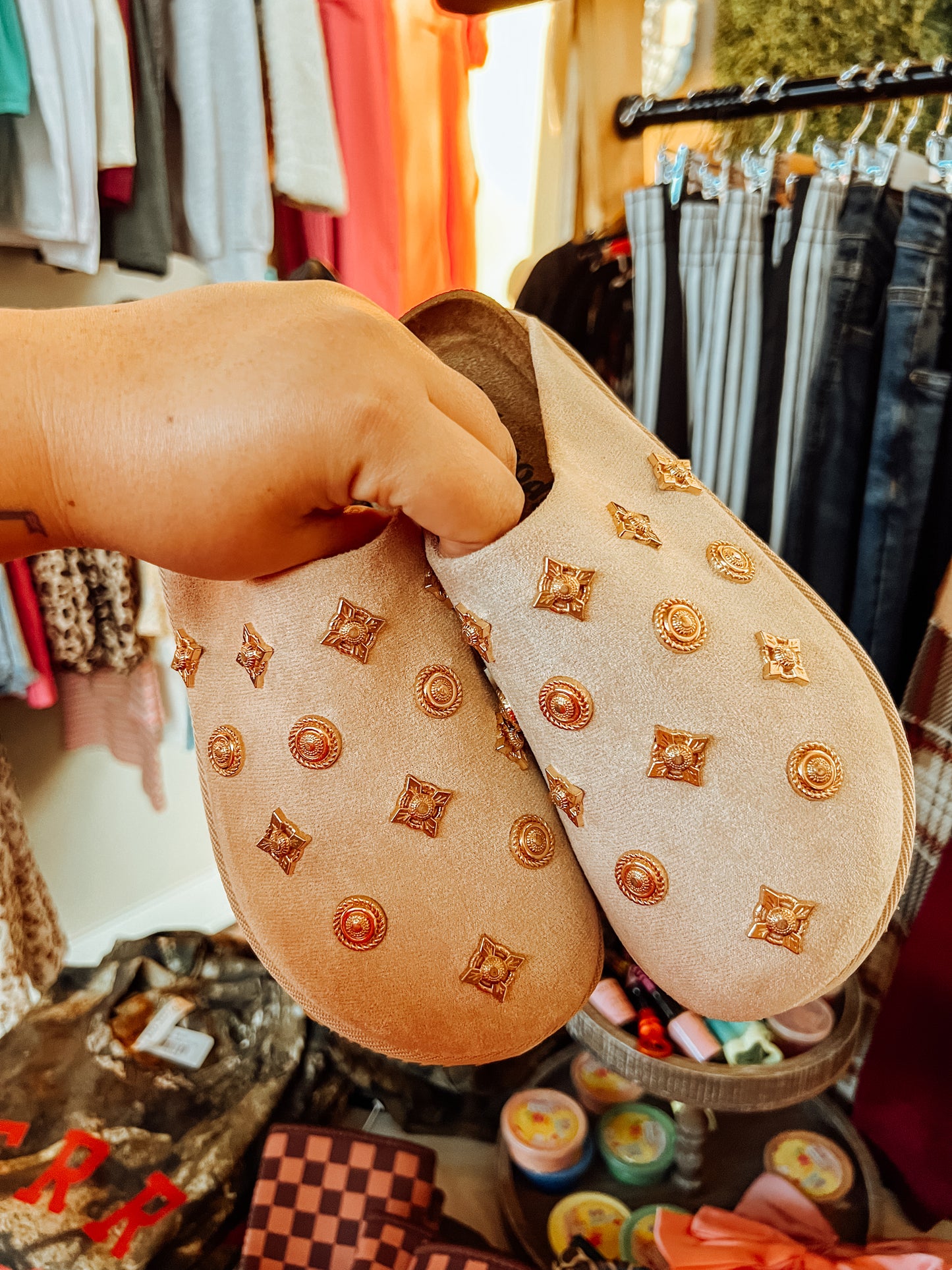 SUNDAY EMBLISHED SLIDE