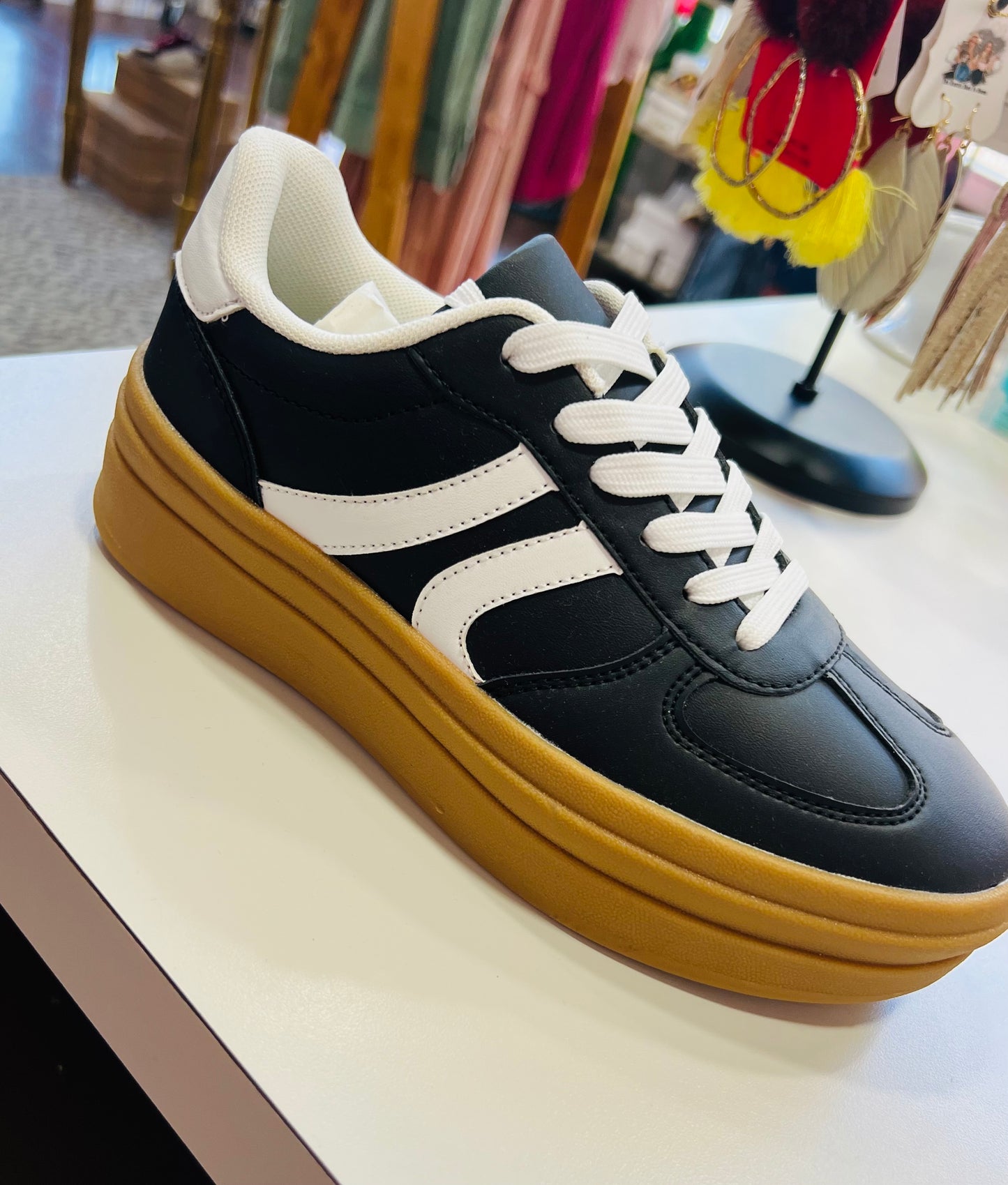 BLACK DOUBLE STRIPE PLATFORM