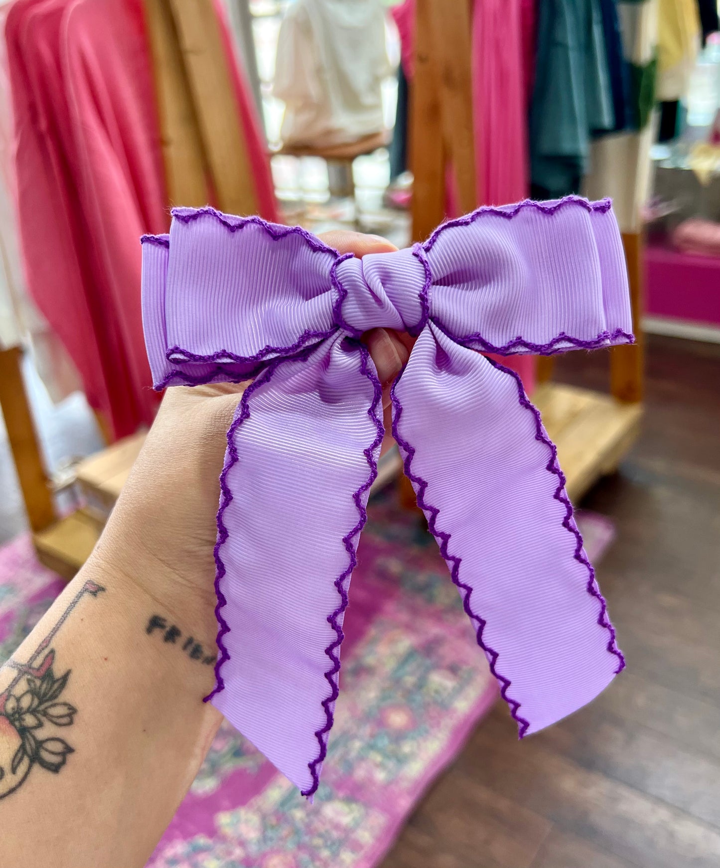 PURPLE SCALLOP BOW