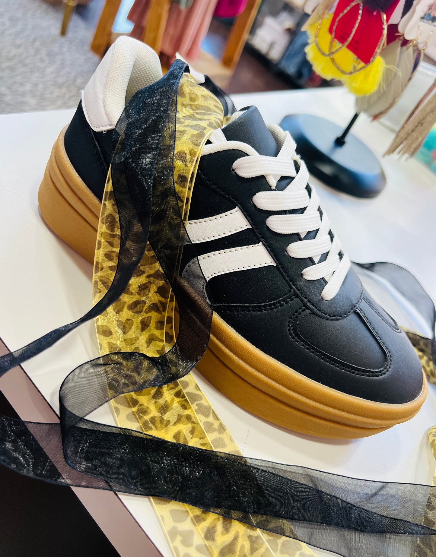 BLACK DOUBLE STRIPE PLATFORM