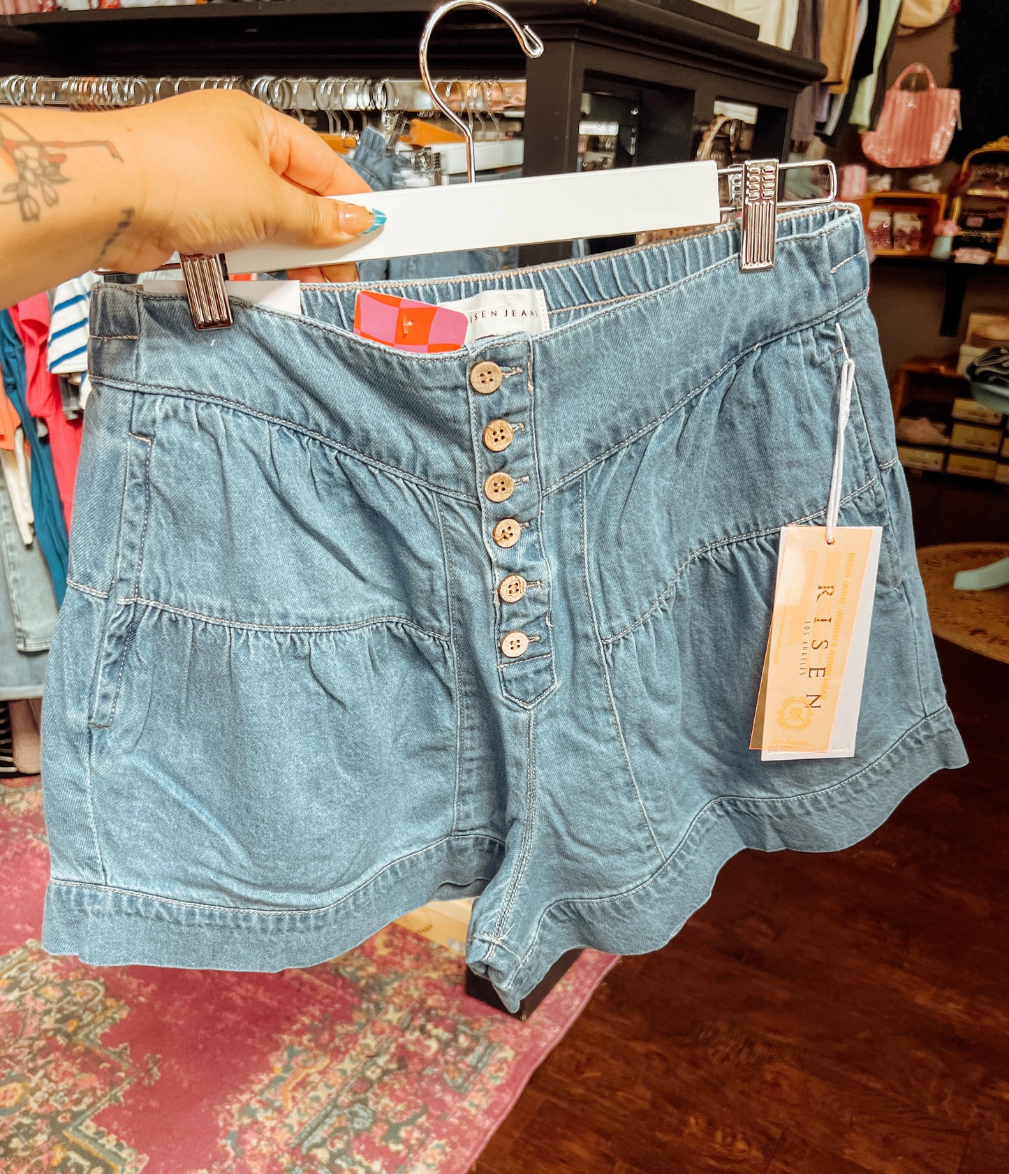 RISEN SLOUCHY SHORTS