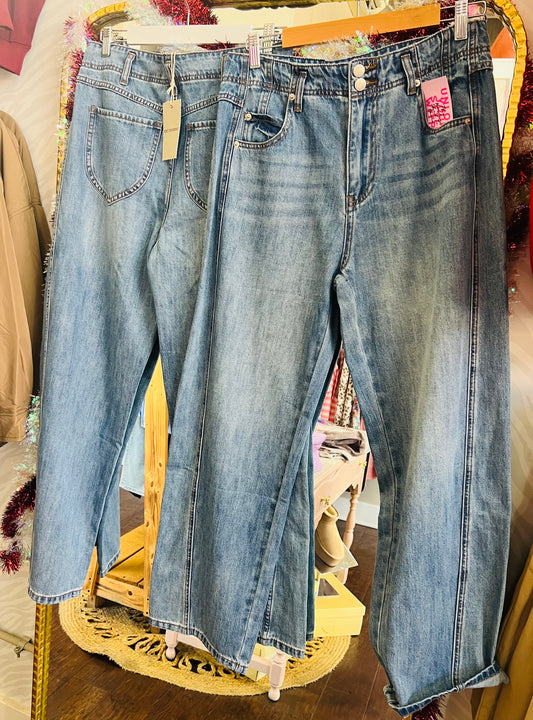 DOUBLE BUTTON STRAIGHT LEG JEANS
