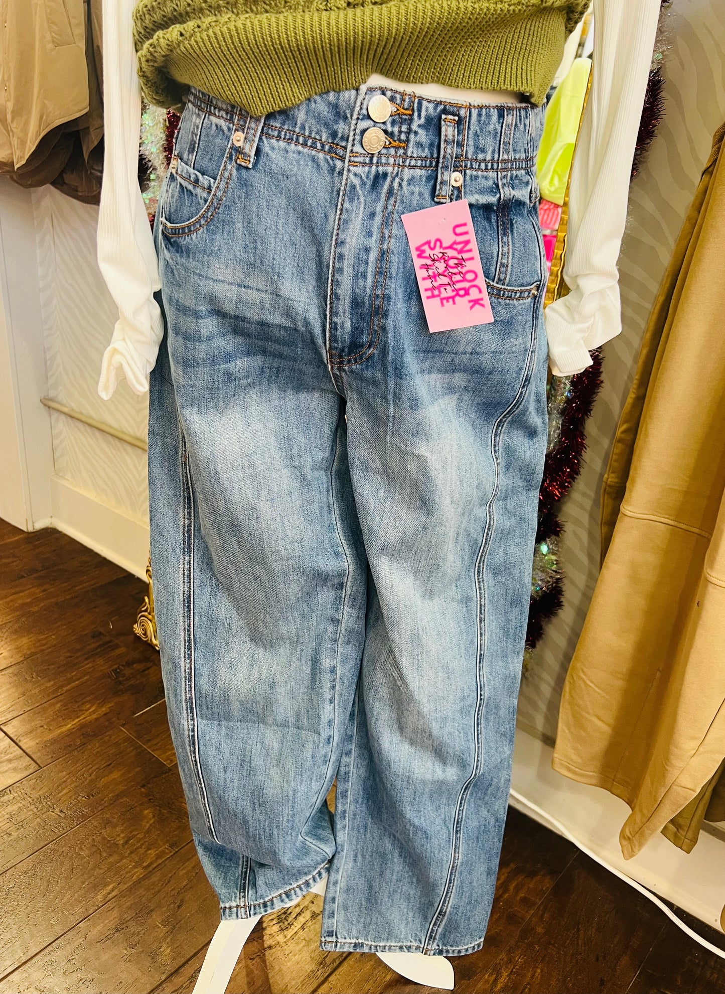 DOUBLE BUTTON STRAIGHT LEG JEANS