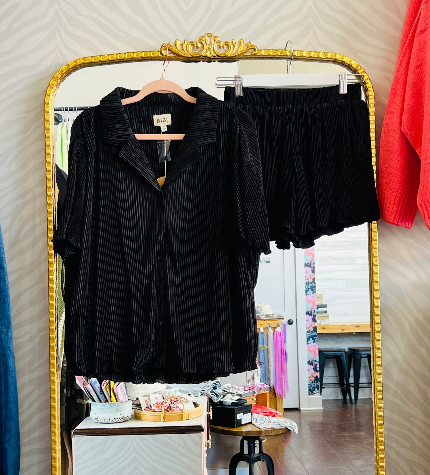 BLACK ACCORDIAN PLEATED SET