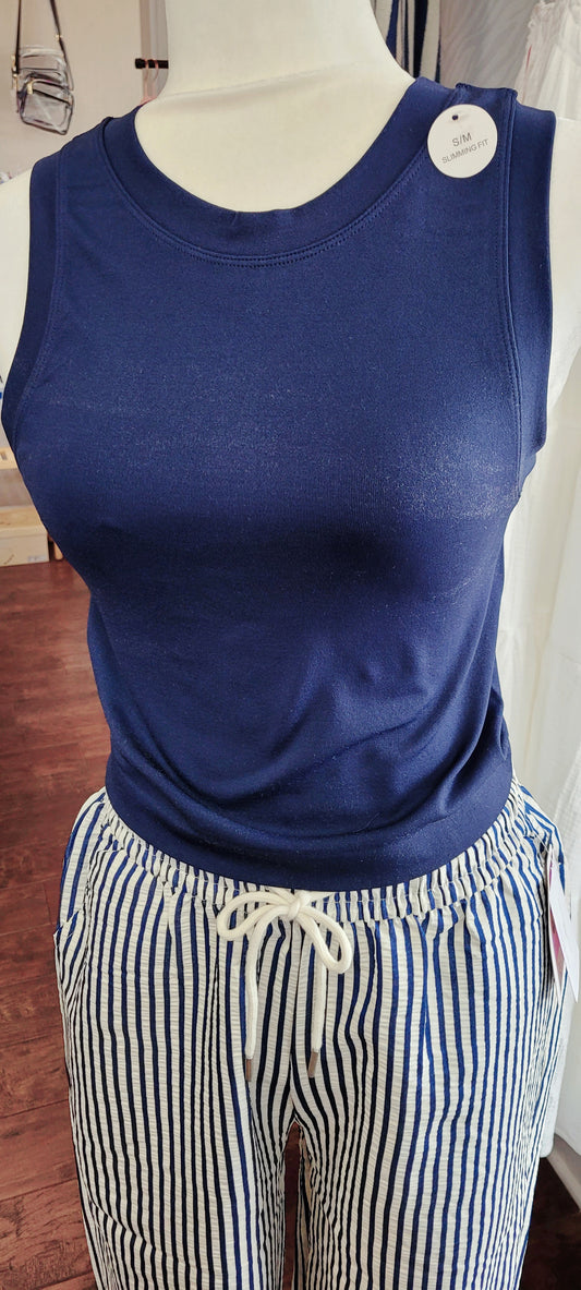 NAVY SEAMLESS CROP TANK