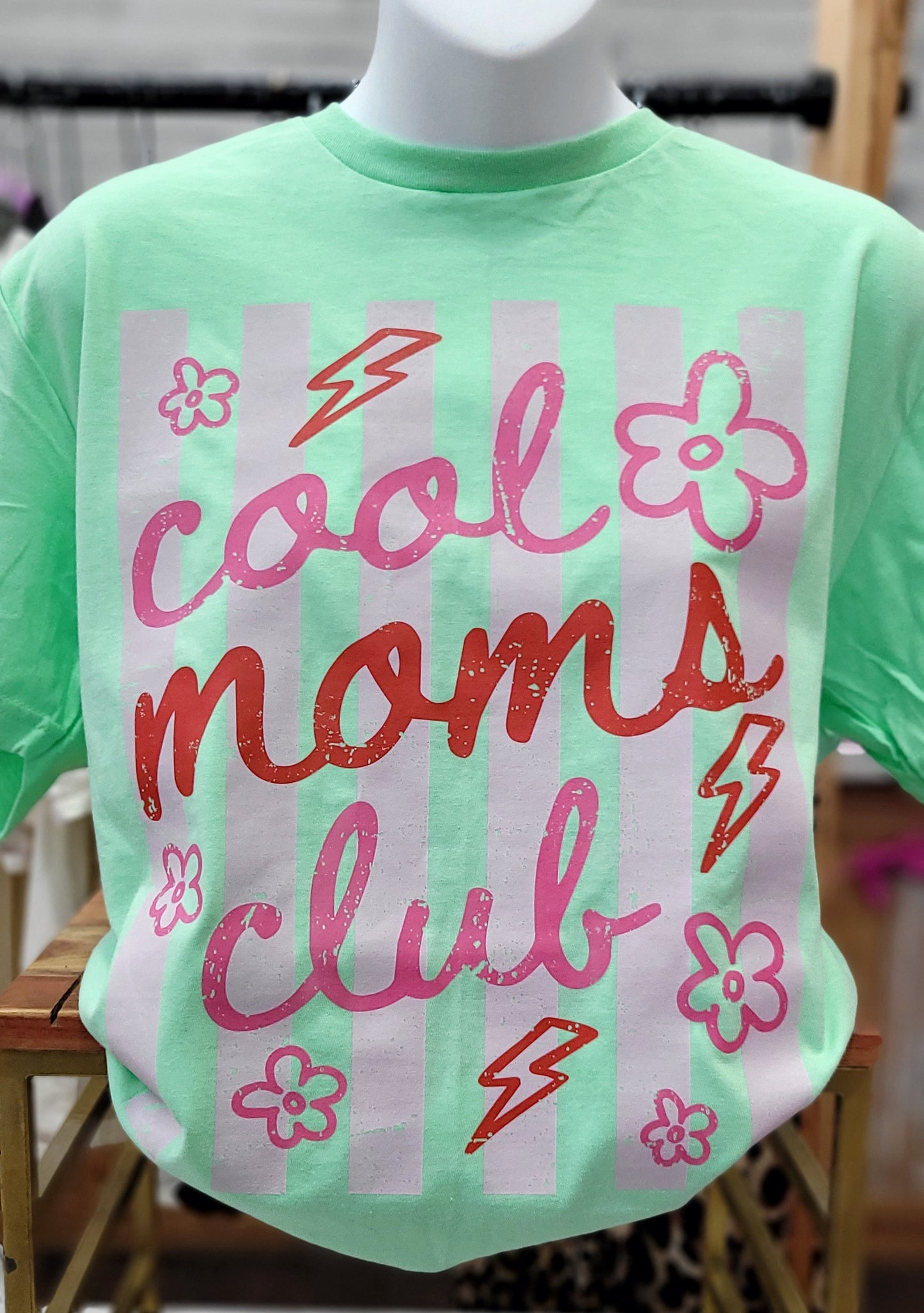 COOL MOMS CLUB TEE