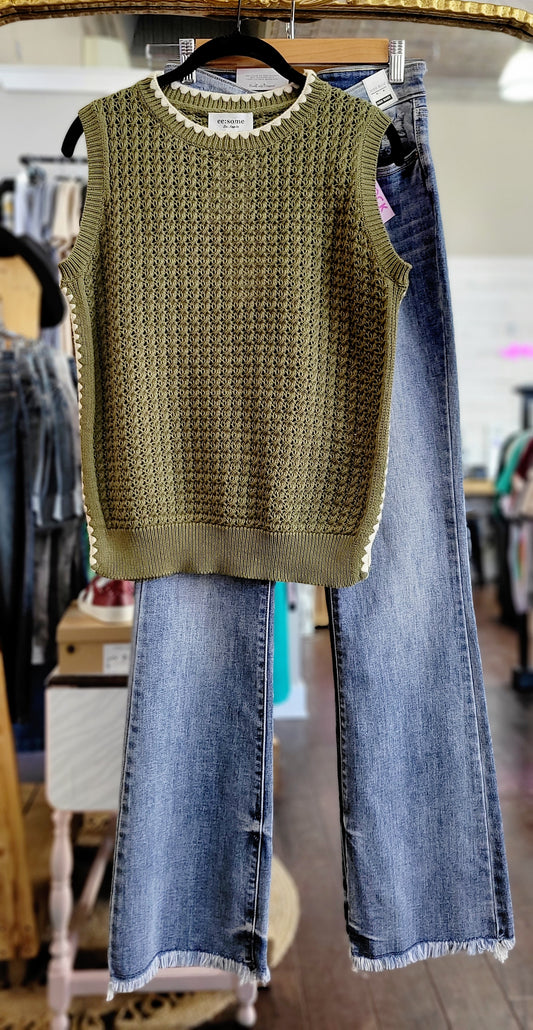 SCALLOPED TRIM SLEEVELESS SWEATER