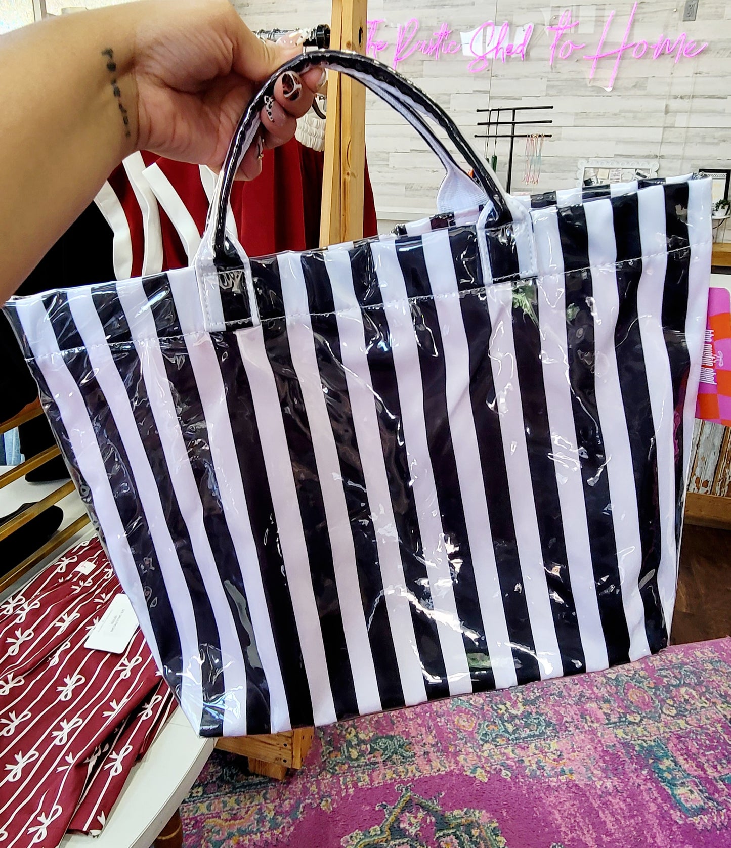 BLACK/WHITE VERTICAL TOTE BAG
