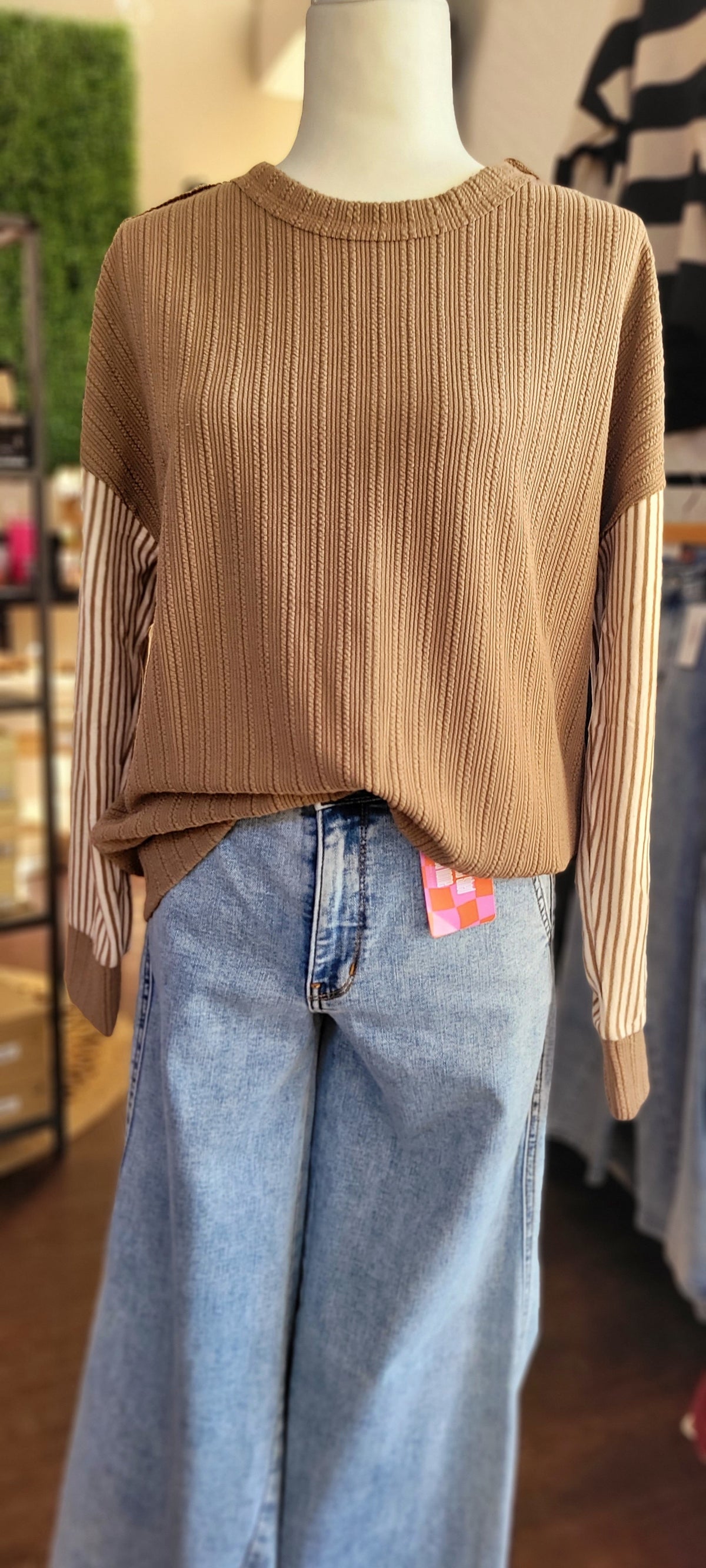 STRIPED SLEEVE RIBBED KNIT TOP